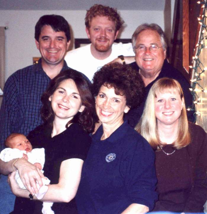 Xmas-Family3.JPG (57886 bytes)